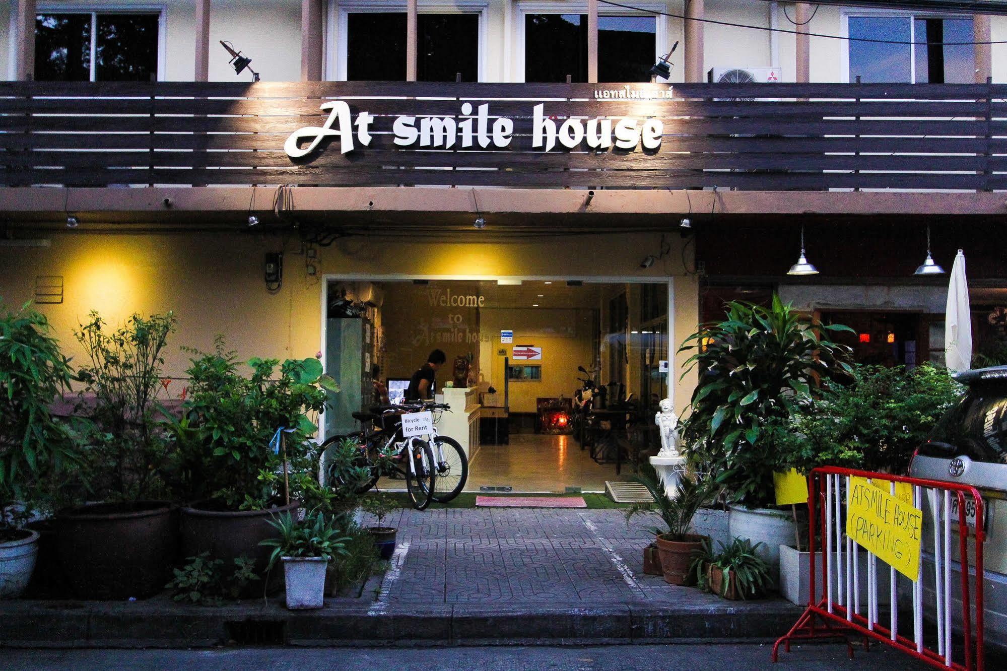 Отель At Smile House Бангкок Экстерьер фото